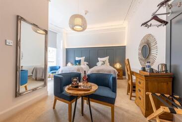 پانسیون Annandale Guest House