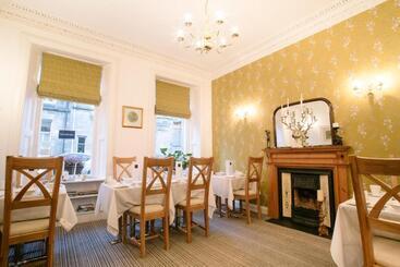 پانسیون Annandale Guest House