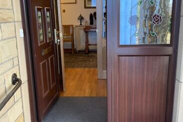 Remarkable 2 Bed Cottage In Tranquil Setting