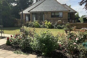 Remarkable 2 Bed Cottage In Tranquil Setting