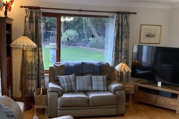 Remarkable 2 Bed Cottage In Tranquil Setting