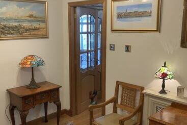 Remarkable 2 Bed Cottage In Tranquil Setting
