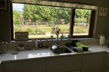 Remarkable 2 Bed Cottage In Tranquil Setting
