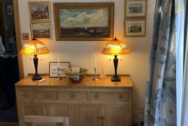 Remarkable 2 Bed Cottage In Tranquil Setting
