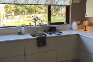 Remarkable 2 Bed Cottage In Tranquil Setting