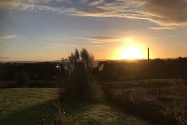 Romantic Shepherds Hut At Jacquies B And B
