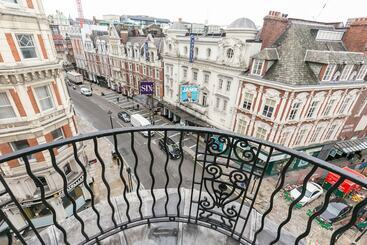 Urban Chic  Shaftesbury
