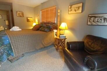 Waterfront Home, Close To A Variety Of Activities