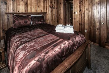 413apvillage23avncb  Alpine Cabin