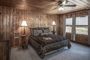413apvillage23avncb  Alpine Cabin