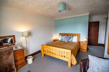 تختخواب و صبحانه The Station Guest House