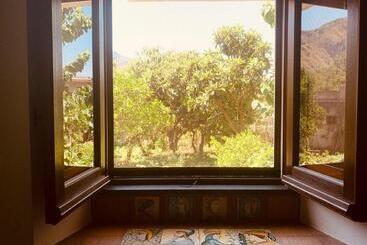 تختخواب و صبحانه Villa Le Gemelle Dell'alcantara