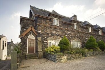 Derwent Manor Apartments