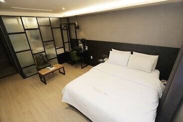 The Unique Hotel 28