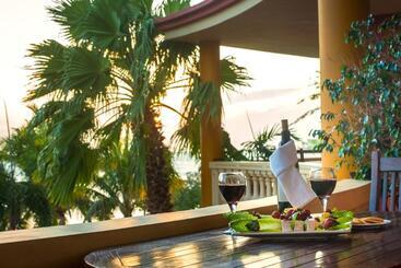 هتل Aruba Surfside Marina