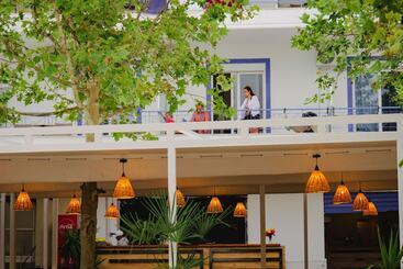 هتل Foris Rooms