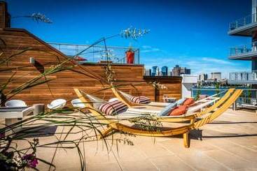 Hotel Global Luxury Suites East Boston