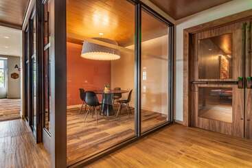 Hotel Global Luxury Suites East Boston