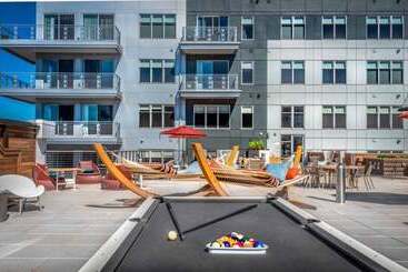Hotel Global Luxury Suites East Boston