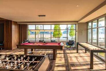هتل Global Luxury Suites East Boston