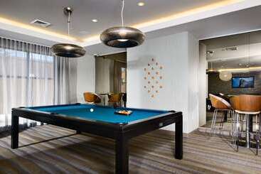 Hotel Global Luxury Suites East Boston