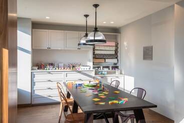 Hotel Global Luxury Suites East Boston