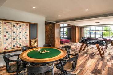 Hotel Global Luxury Suites East Boston