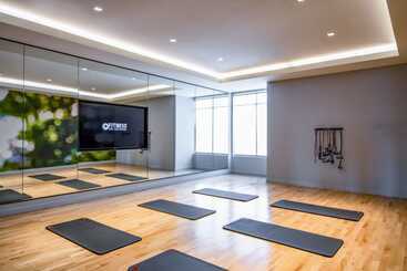 Hotel Global Luxury Suites East Boston
