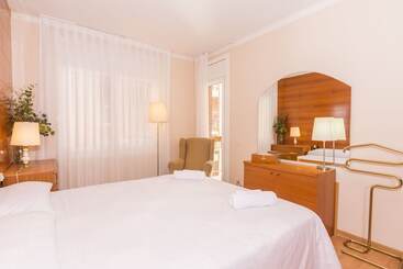 هتل Homeholidaysrentals Apartamento Amaral   Costa Barcelona
