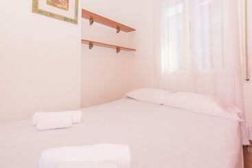 هتل Homeholidaysrentals Apartamento Amaral   Costa Barcelona