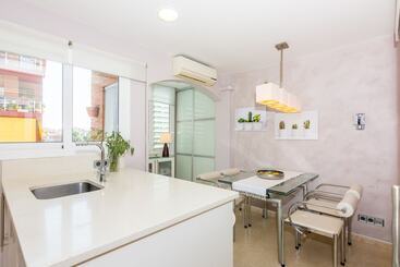 هتل Homeholidaysrentals Apartamento Amaral   Costa Barcelona