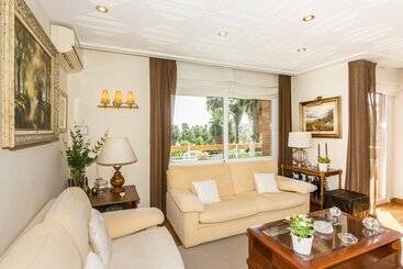 هتل Homeholidaysrentals Apartamento Amaral   Costa Barcelona