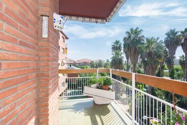 هتل Homeholidaysrentals Apartamento Amaral   Costa Barcelona
