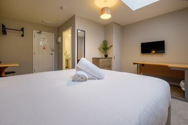 هتل Station Lodge   Free Off Site Health Club Access With Pool, Sauna, Steam Room & Gym