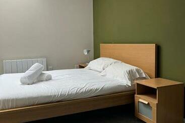 هتل Station Lodge   Free Off Site Health Club Access With Pool, Sauna, Steam Room & Gym
