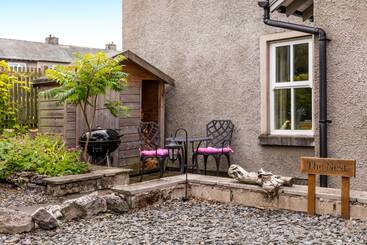 Maggie Puddle Cottage