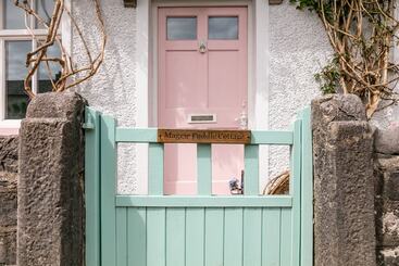 Maggie Puddle Cottage