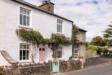 Maggie Puddle Cottage