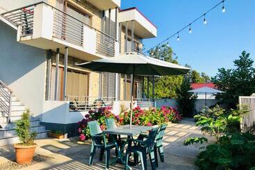 پانسیون Apollo Plus Cottages
