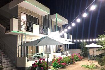 پانسیون Apollo Plus Cottages