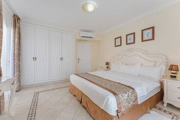 Flamingo Suites Boutique