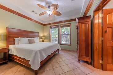 Grand Colony Island Villas