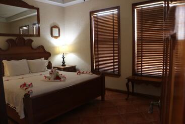 Grand Colony Island Villas