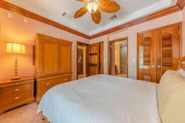 Grand Colony Island Villas
