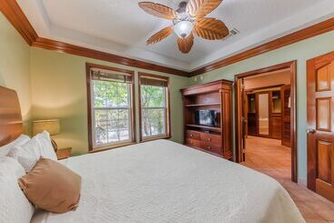 Grand Colony Island Villas