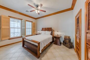 Grand Colony Island Villas