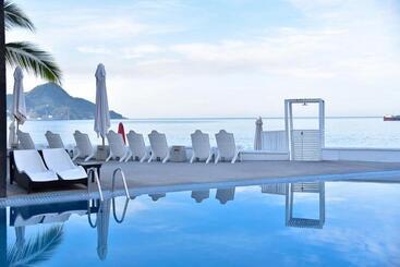 هتل Best Western Plus Luna Del Mar