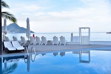 هتل Best Western Plus Luna Del Mar