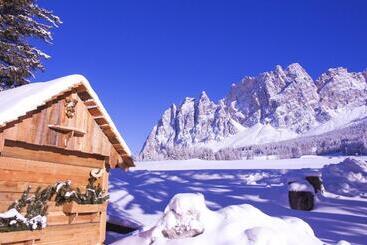 Boutique Hotel Villa Blu Cortina D Ampezzo - Cortina d'Ampezzo