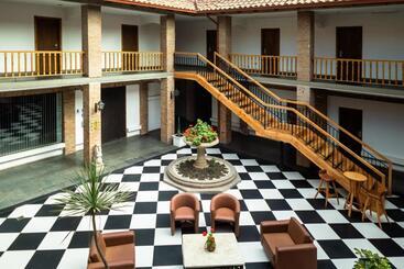 هتل Y Cabañas Campanario